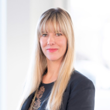 elizabeth-alm-headshot-2025-1289-web
