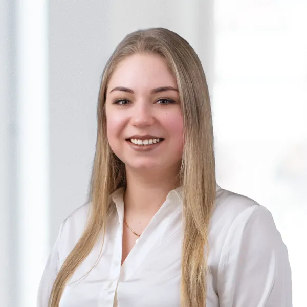 Yuliya Dominguez Headshot